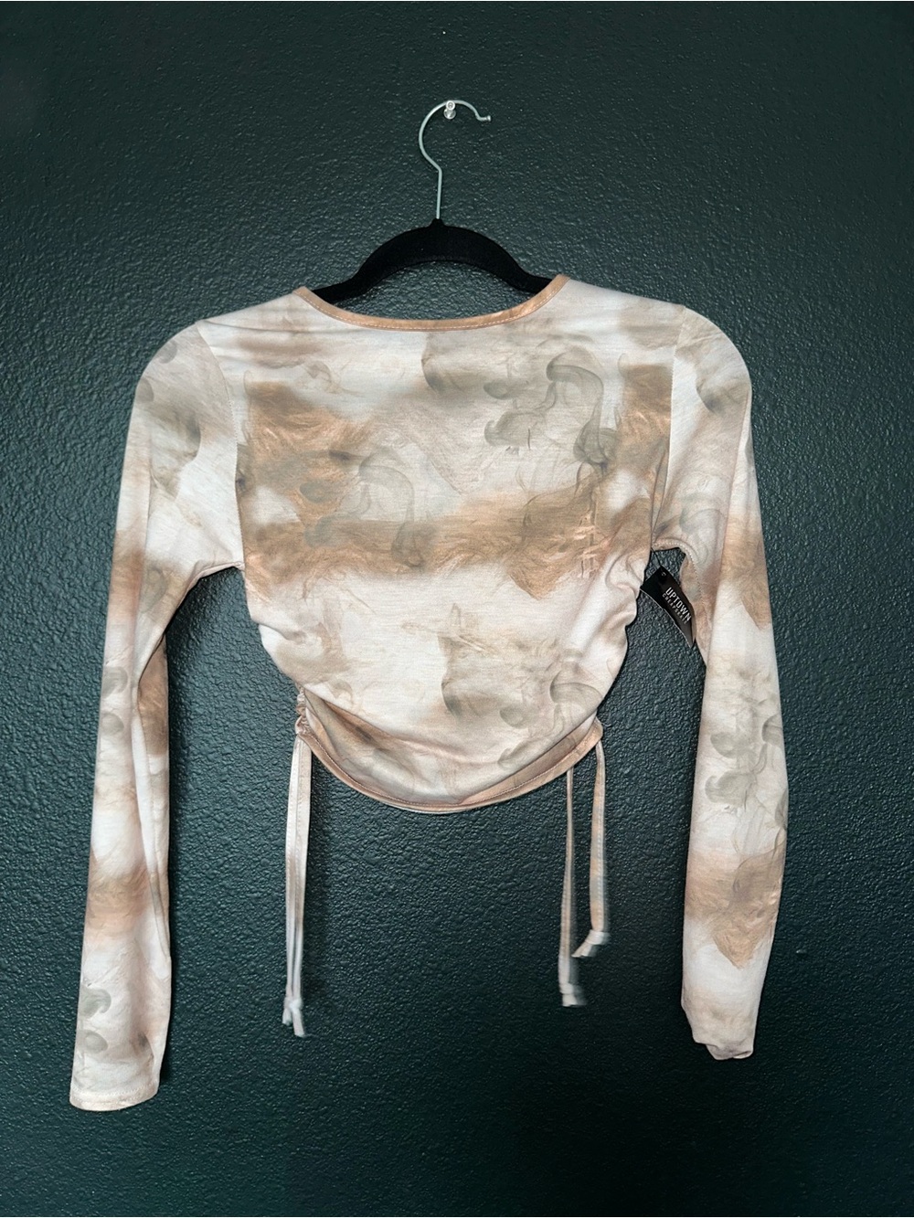 Boohoo Taupe Marble Ruched Long-Sleeve Crop Top